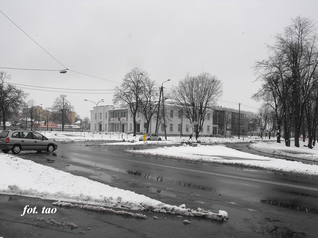 Wiosenny atak zimy. Ulica Piastowska, widok na CKiSz, 1.04.2013 r.