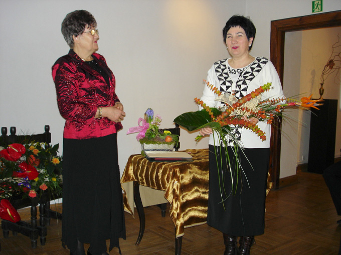 Gratulacje skada Naczelnik sierpeckiej skarbwki, dr Henryka Piekarska.
