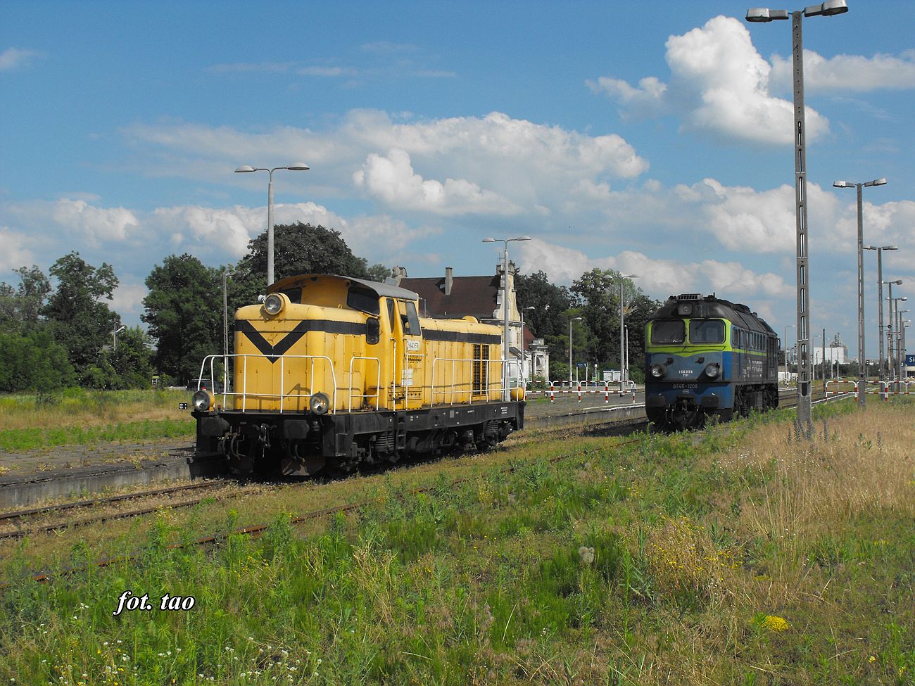 Manewrujące lokomotywy ST-44 i SM-42 na stacji w Sierpcu czerwiec 2016r.