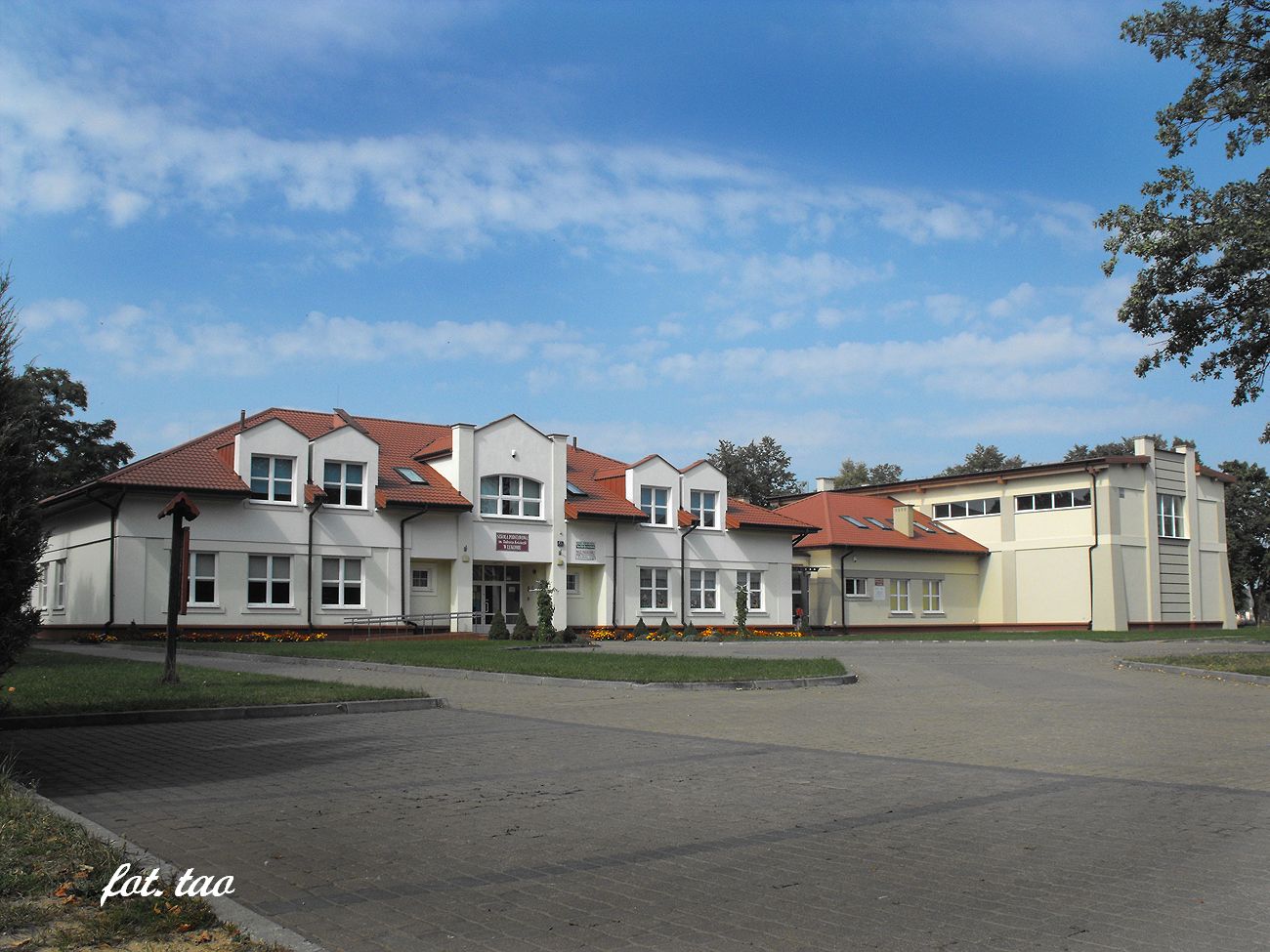 Nowa szkoła w Łukomiu, wrzesień 2014 r.