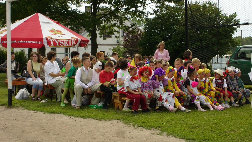 Wszyscy wystpujcy w czci artystyczne­j... 