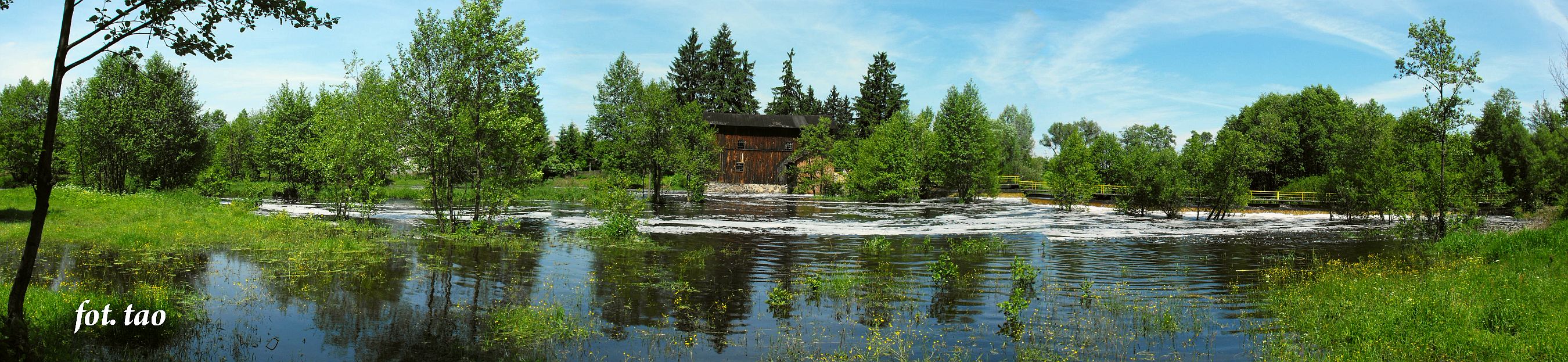 Myn nad Skrw w Choczniu. Wielka woda dodaa wikszego uroku temu obiektowi, 6.06.2010 r.