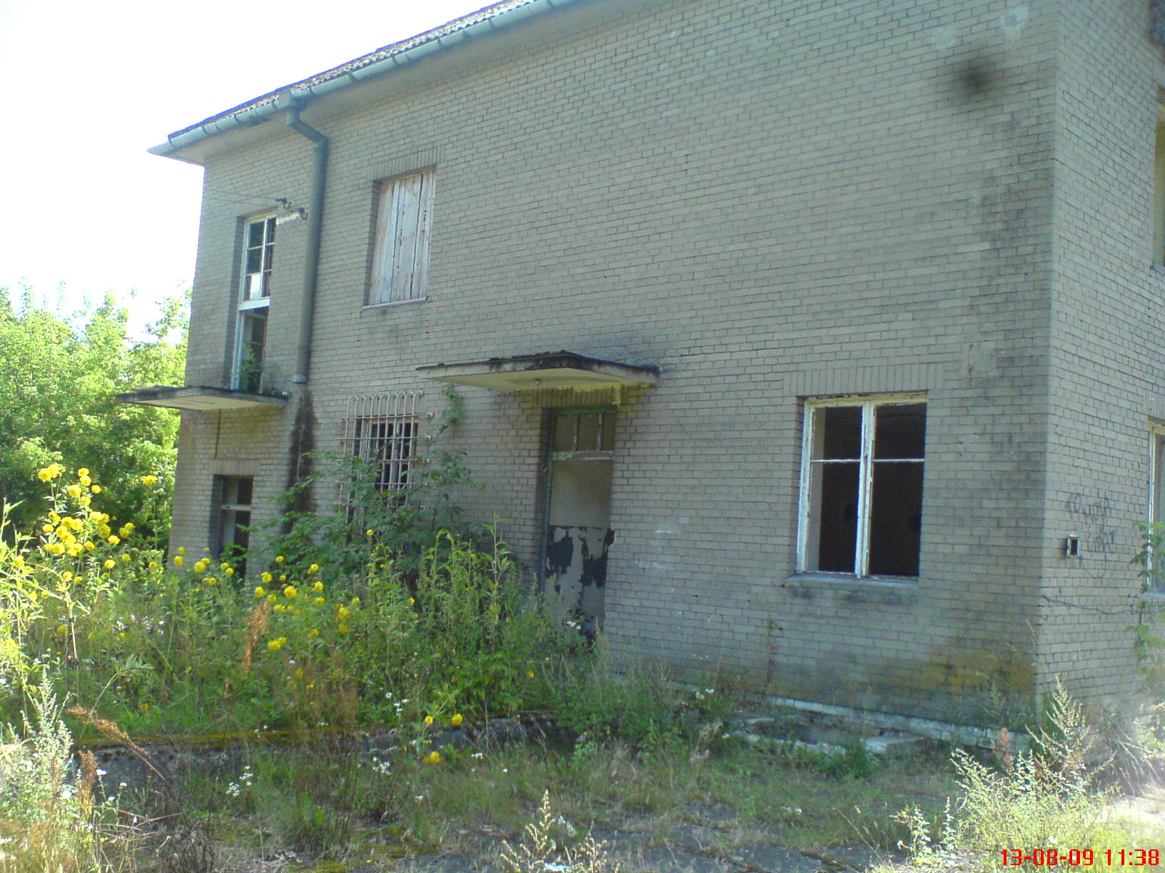 Stacja Szczutowo, widok z boku, 13.08.2009 r.