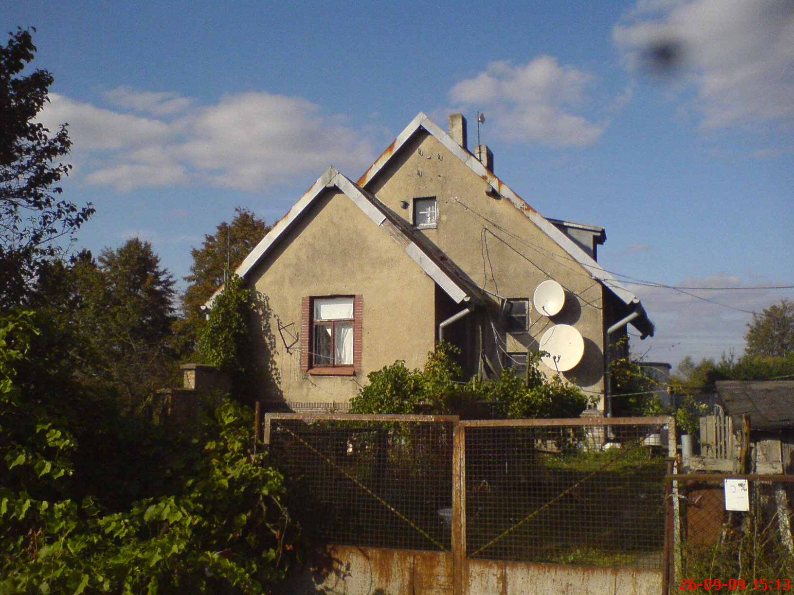 Stacja Podwierzbie, widok z drogi, 26.09.2009 r.