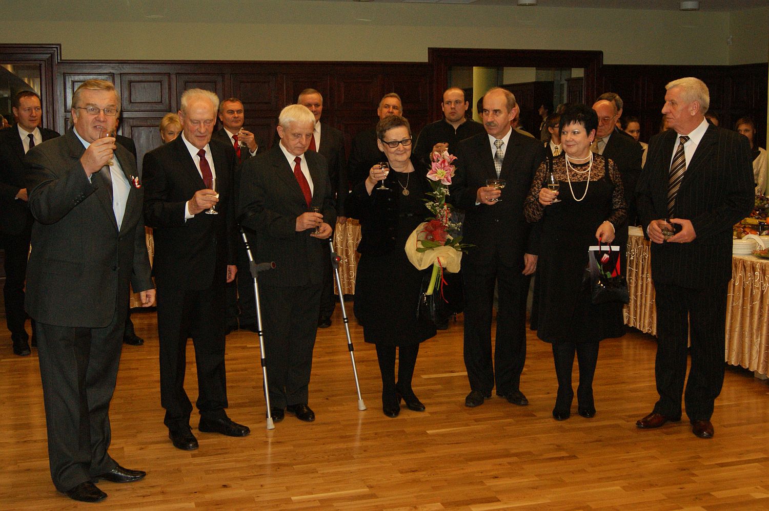 Toast za Zasuonych dla Miasta Sierpca wznosz burmistrz Marek Komider i przewodniczcy Rady Miejskiej Marek Chrzanowski, 11.11.2012 r.