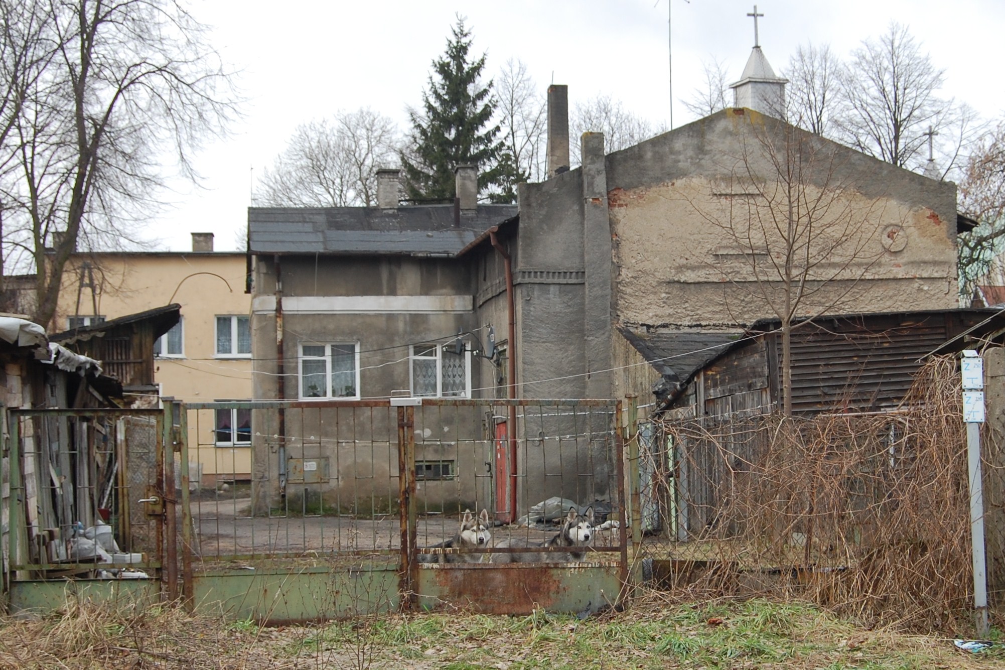 Budynek dawnego browaru rodziny Pehlke przy ulicy Farnej w Sierpcu. Widok od strony rzeki Sierpienicy, zdjcie z lutego 2011 roku.