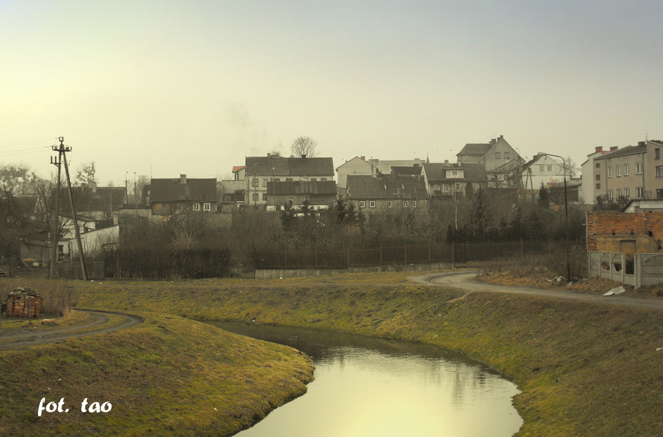 Zakole Sierpienicy. Widok z mostu przy ulicy 11 Listopada na star dzielnic przy ul. w. Wawrzyca, 8.03.2009 r.