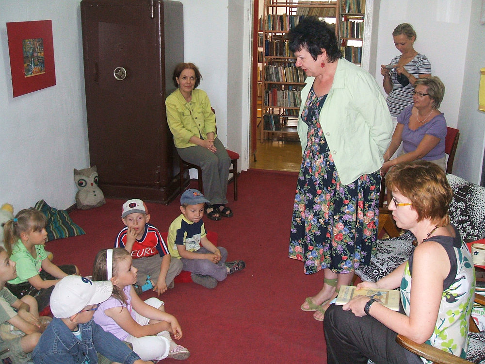 4 czerwca dzieciom czytaa polonistka ze Szkoy Podstawowej nr 2, Ilona Radomska