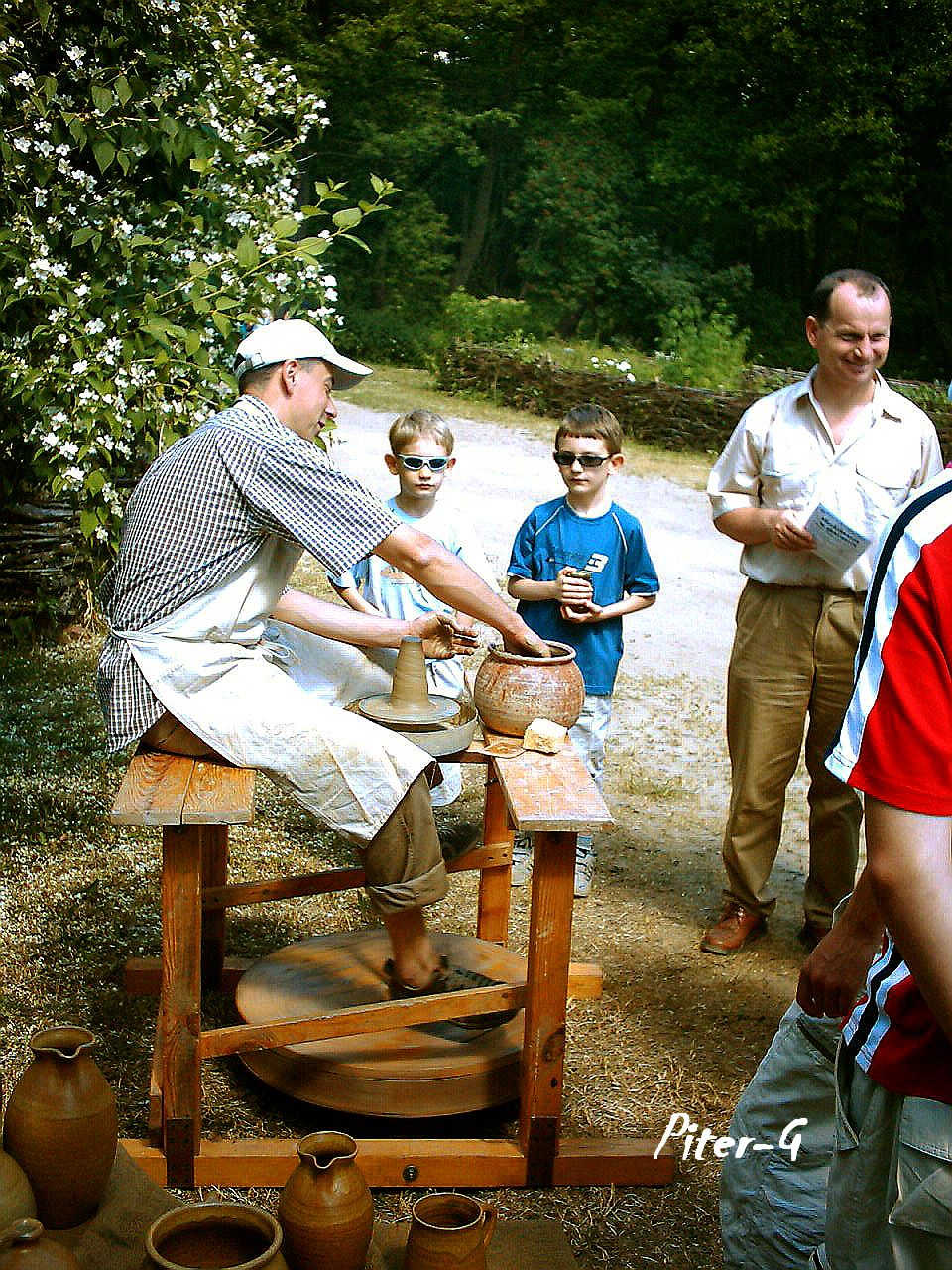 Garncarz przy pracy, lipiec 2005&nbsp;r.