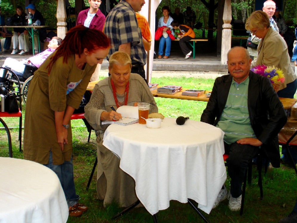 Wykopki w Skansenie 2006. Go specjalny - Elbieta Dzikowska.