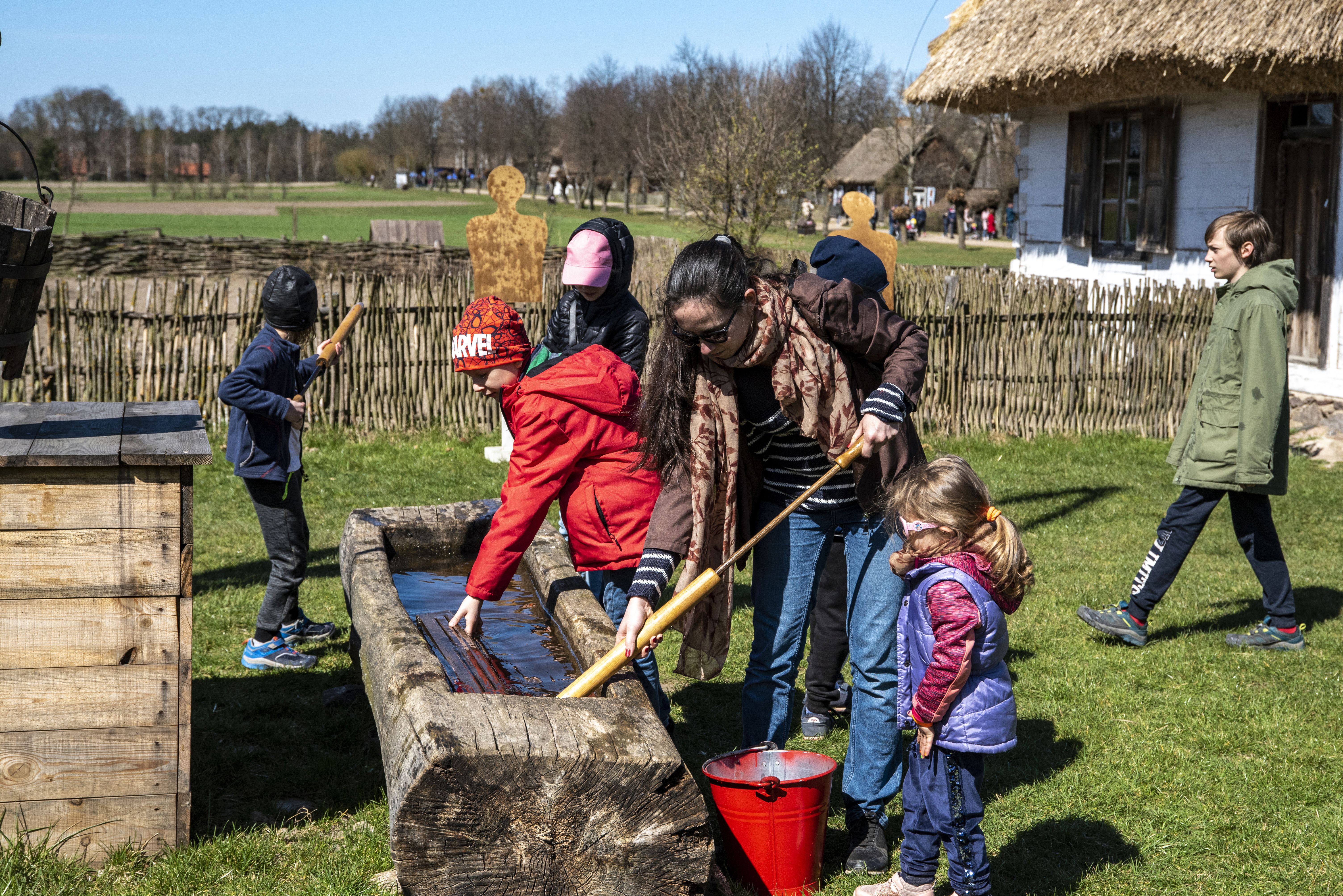 migus dyngus na ludowo w sierpeckim skansenie, 18.04.2022 r.