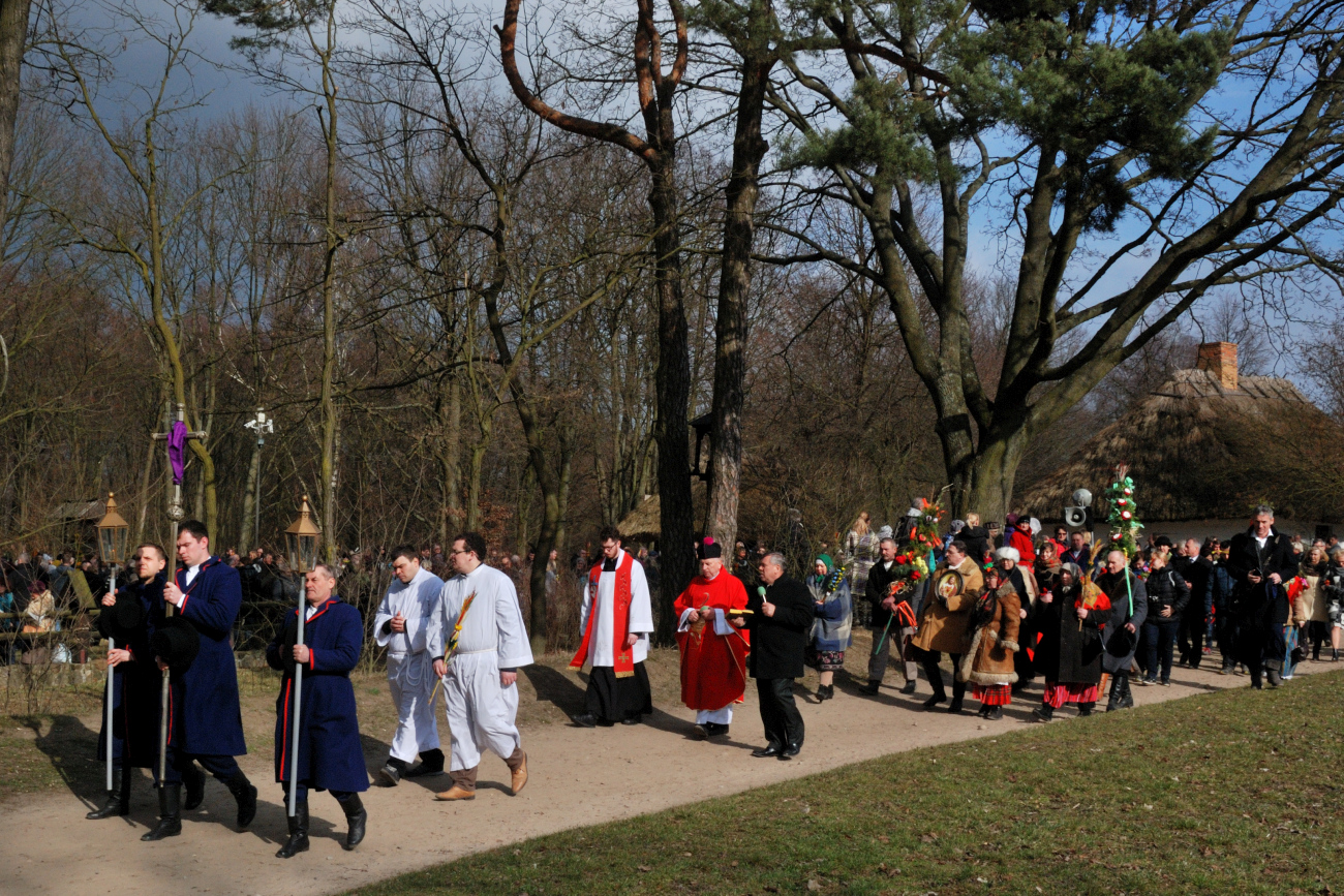 Procesja podczas Niedzieli Palmowej w MWM w Sierpcu, 20.03.2016 r.