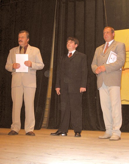 Pose na Sejm Dzieci i Modziey X sesji, Marcin Galent, razem z Burmistrzem i v-ce Burmistrzem.