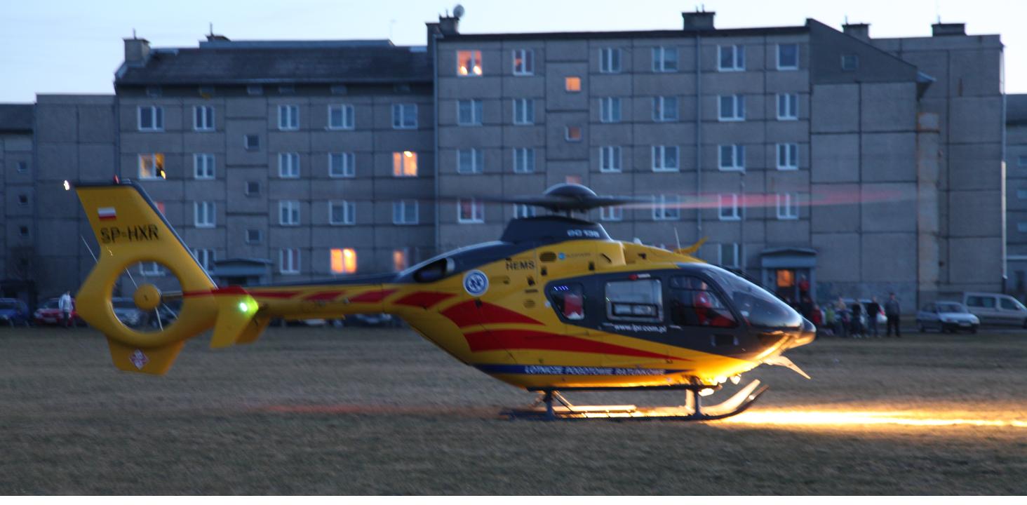 Ćwiczenia Straży OSP i PSP w sadowieniu helikoptera pogotowia na boisku Witosa, marzec 2011 r.