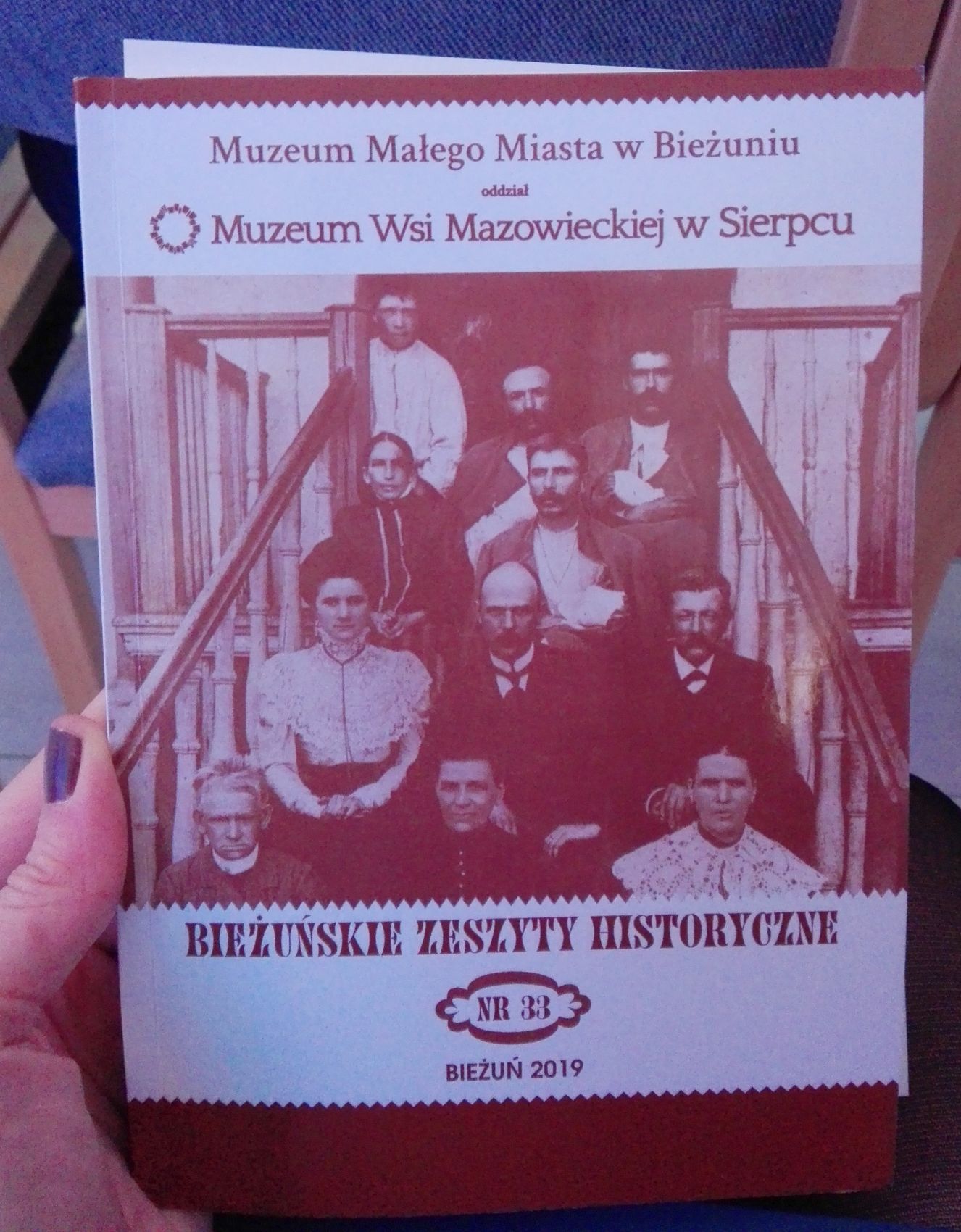 33. numer BZH to ponad 300 stron ciekawych artykuw dotyczcych rnych aspektw historii medycyny i weterynarii, szczeglnie w odniesieniu do maych orodkw miejskich, jak Bieu, Sierpc i in., a take upamitnienie lekarzy niegdy w nich praktykujcych. 