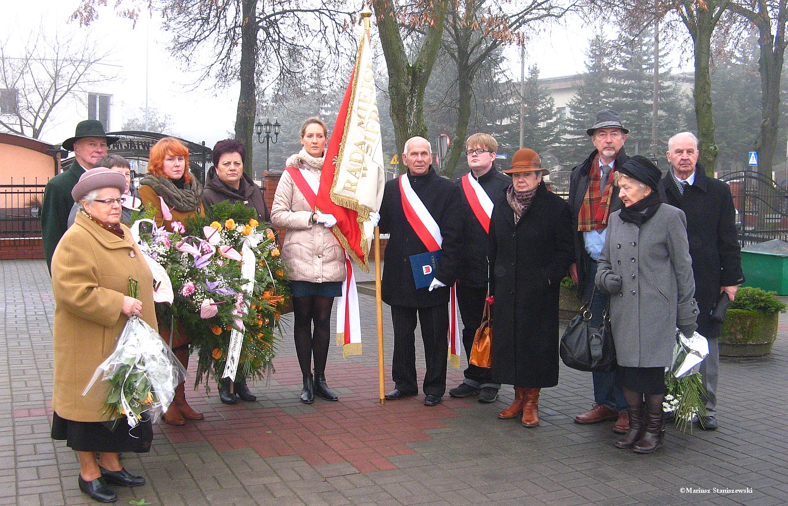 Sierpeccy przyjaciele i wsppracownicy  Jana Burakowskiego w dniu Jego pogrzebu 23.11.2013 r.