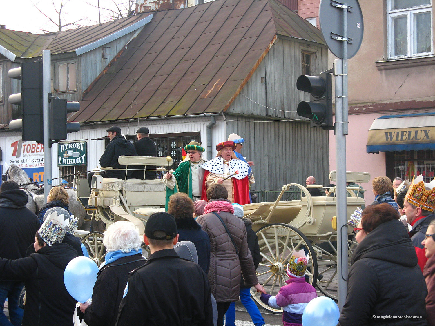 Trzej Krlowie - Kacper, Melchior i Baltazar - piewaj z sierpczanami koldy.