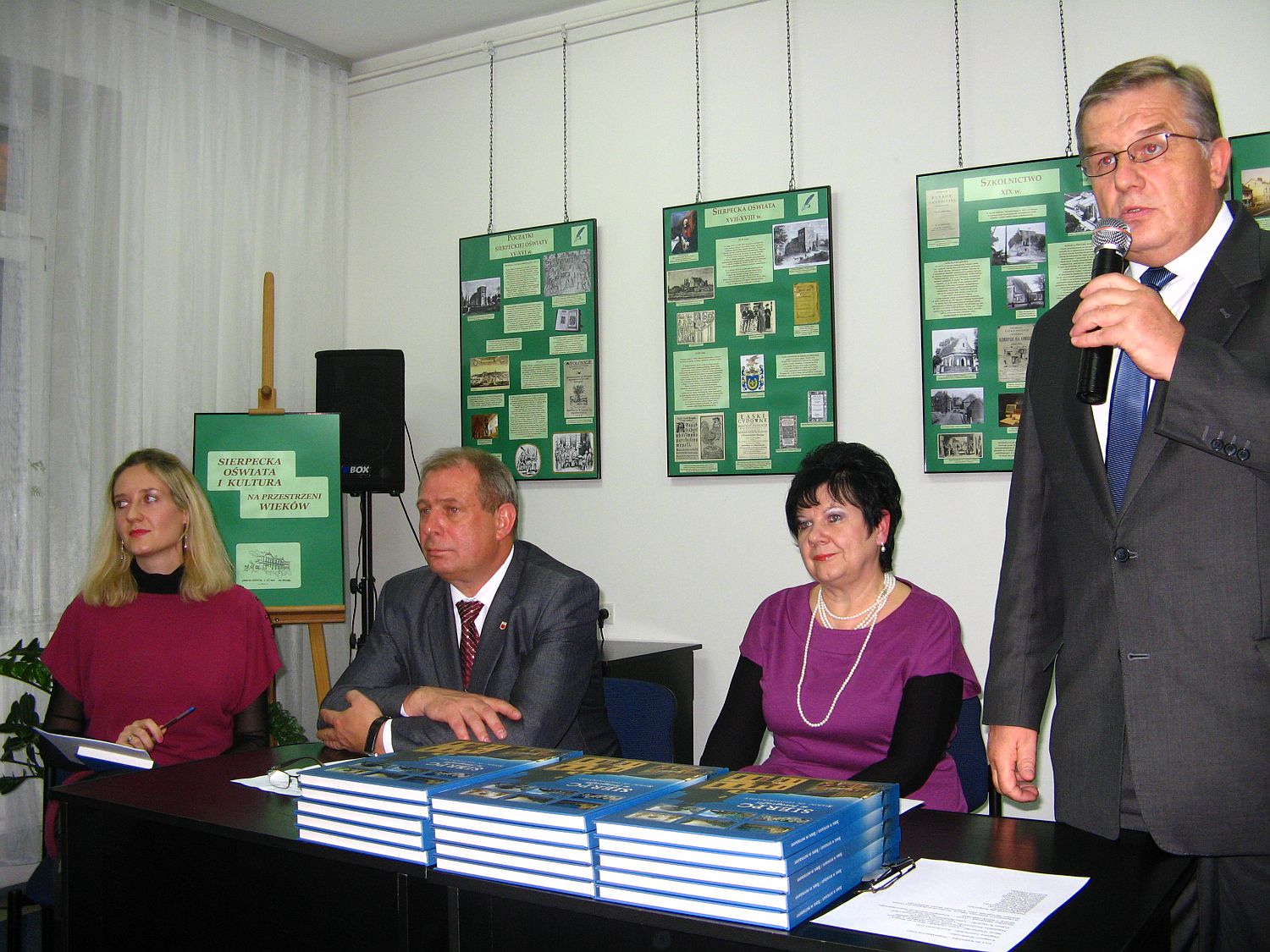 Burmistrz Marek Kośmider opowiedział o chwili, gdy zrodziła się idea powstania albumu.