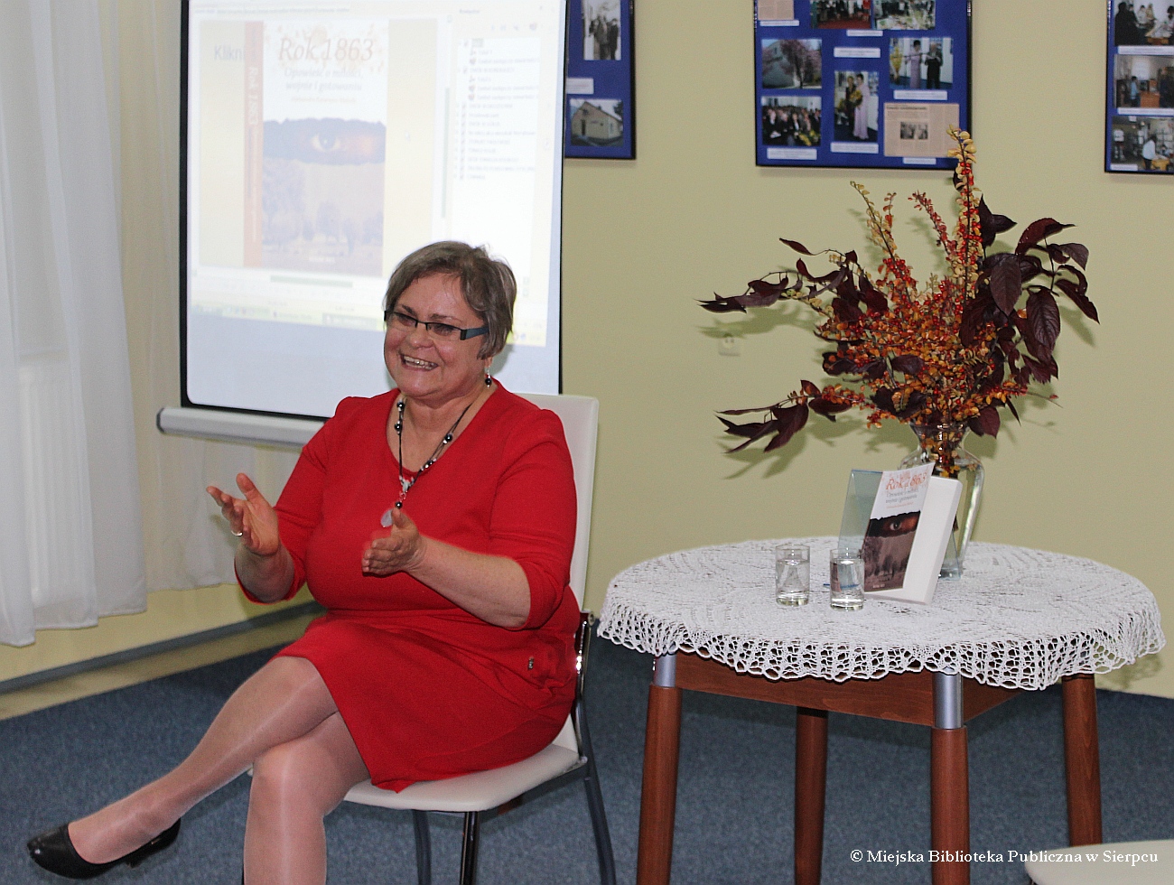 Aleksandra K. Maludy podczas spotkania z czytelnikami w Bibliotece Miejskiej w Sierpcu, 22.10.2015 r.