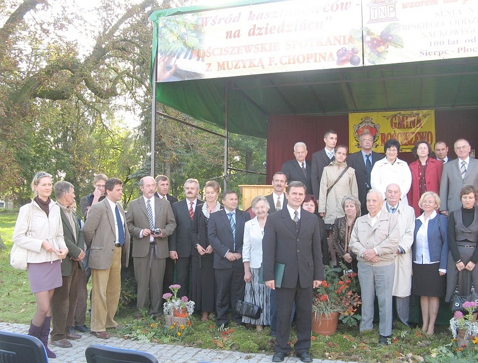 Gocie uroczystych obchodw 100. rocznicy istnienia Sierpeckiego Oddziau TNP.