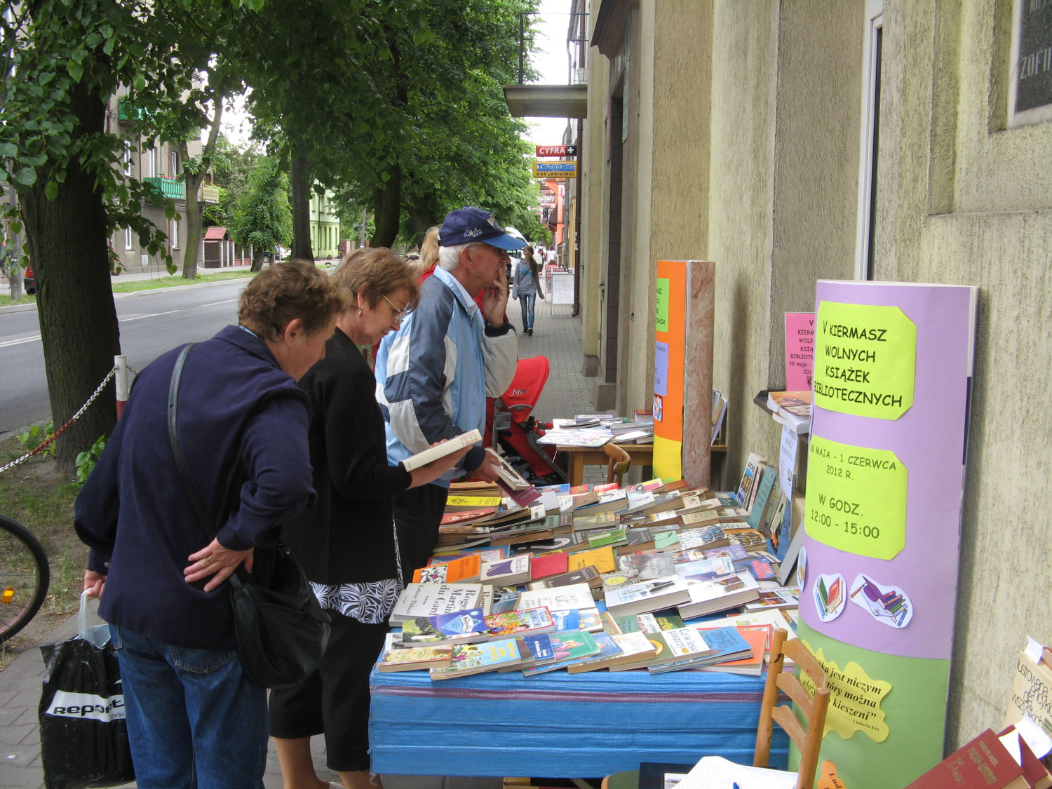 V Kiermasz Wolnych Ksiek zorganizowany przez Miejsk Bibliotek Publiczn w Sierpcu, 28.05.-1.06.2012  r.