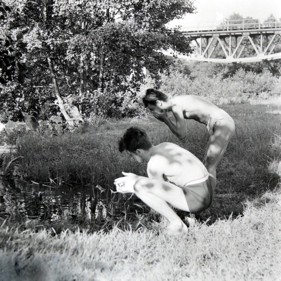 Zdjcie z 1959 roku wykonane podczas biwaku nad Skrw przez uczestnikw wycieczki rowerowej z Legionowa do Bydgoszczy z udziaem Pana Sawomira Szklarka.