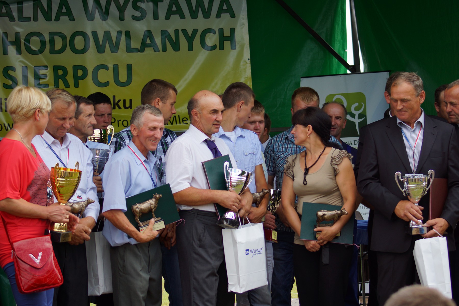 Wręczenie nagród dla właścicieli najdorodnie­jszych  zwierząt hodowlanych.