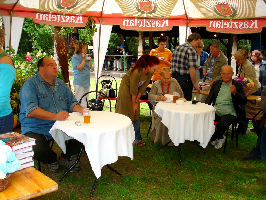 Wykopki w Skansenie 2006. Maciej Kuro & Elbieta Dzikowska.