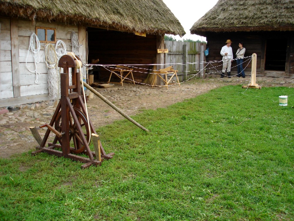 Wykopki w Skansenie 2006. Kolejne lenne wyroby.