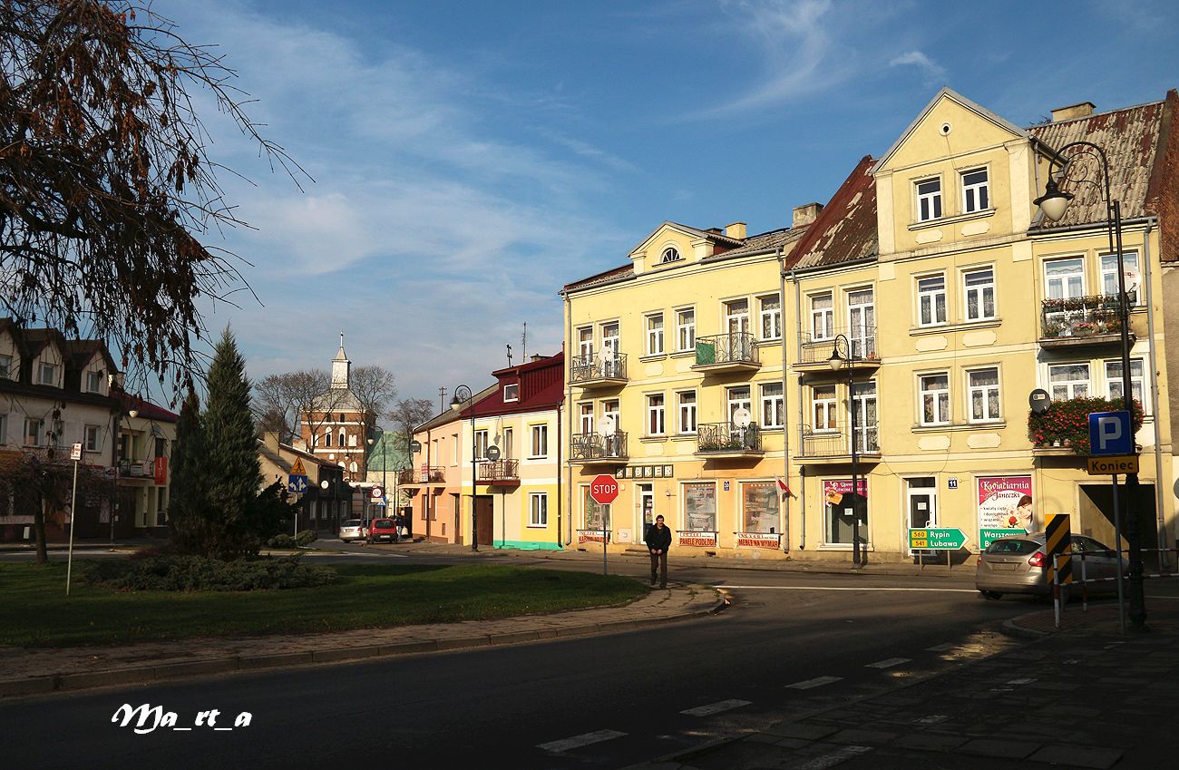 Kamienice przy Placu Kardynaa Wyszyskiego, widok ze schodw dawnego hotelu Warszawskiego lub restauracji p. Lipczykw (nieczynnej od lat 70. XX wieku), listopad 2013 r.