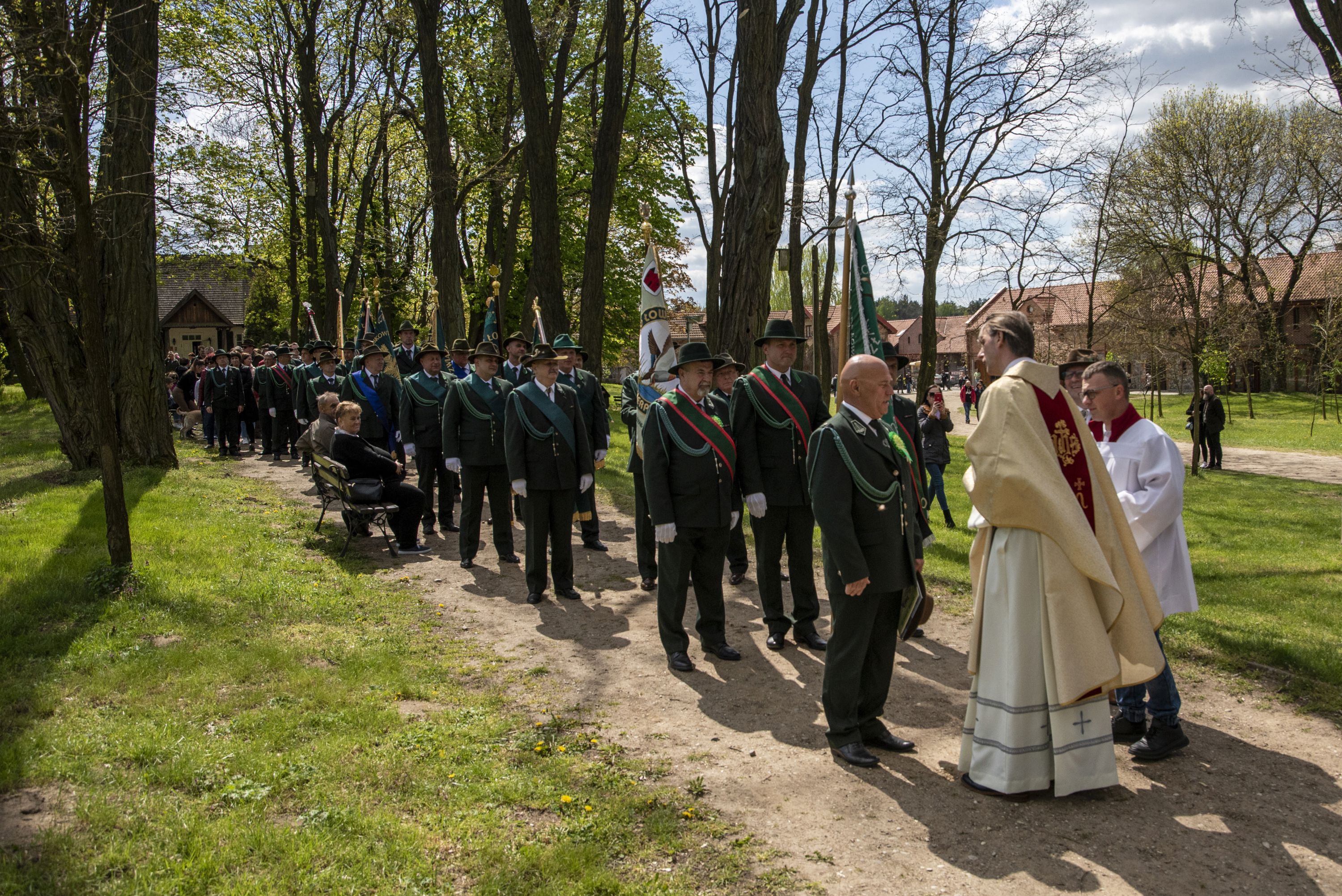 Przemarszem pocztw sztandarowych przed msz w. podczas imprezy 