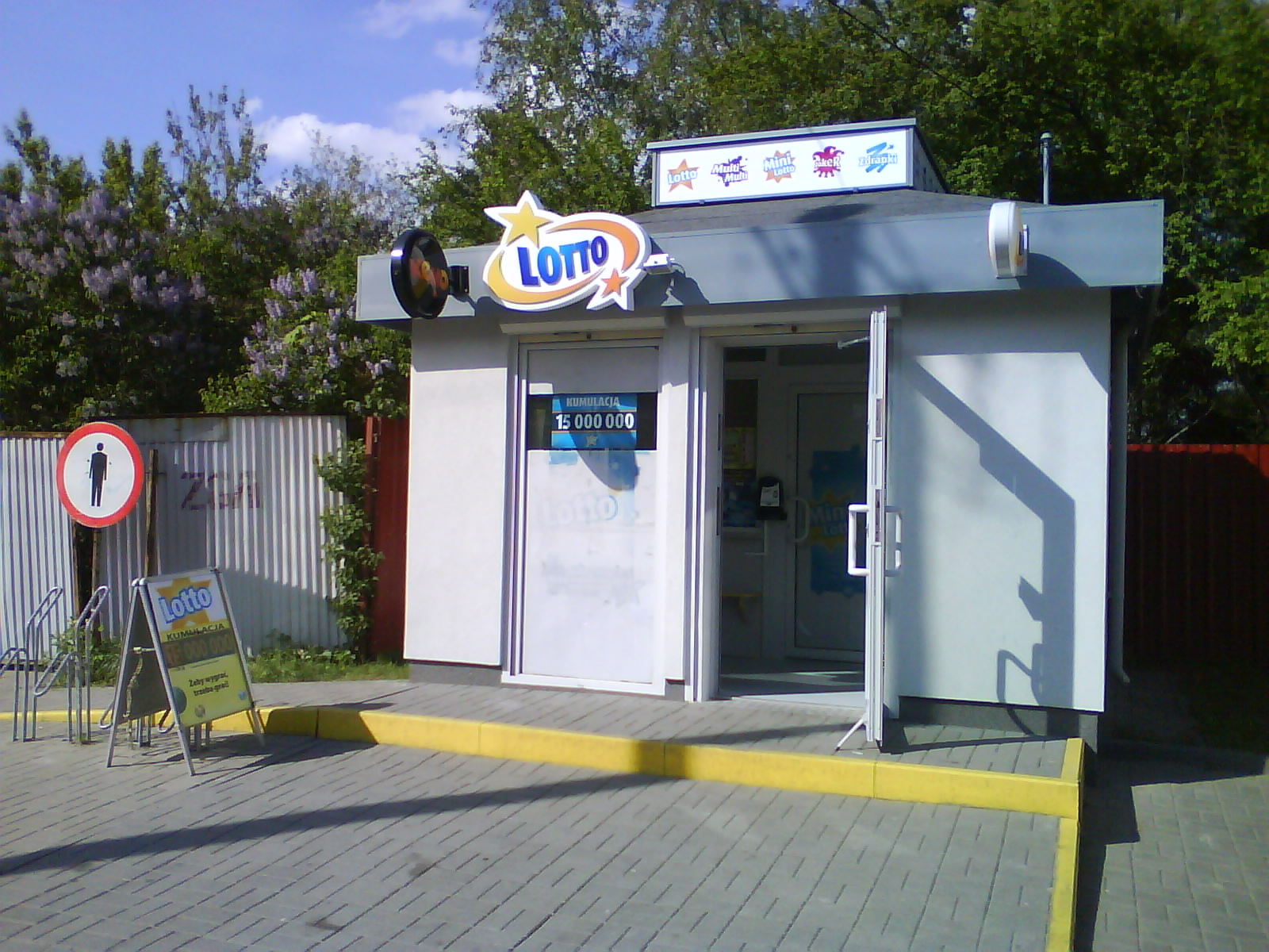 Firmowy kiosk jak nowy, a remont schodw do 