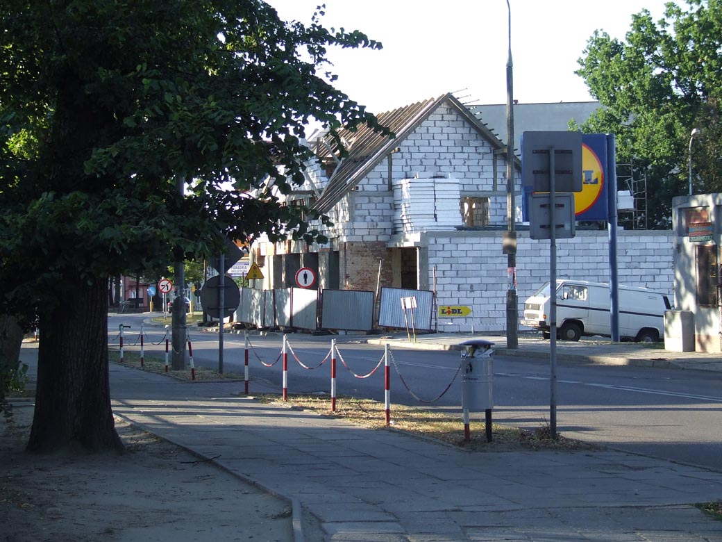 Budowa sklepu ROSSMANN przy ul. Płockiej, 27.07.2006 r.