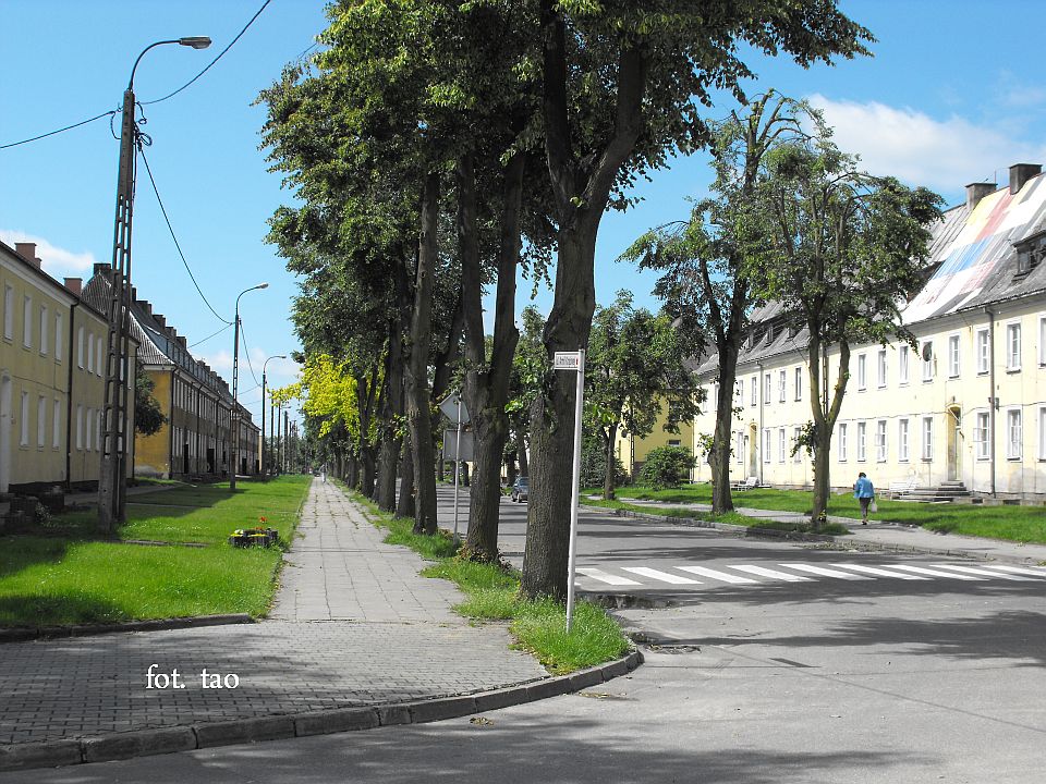 Widok na ulic Armii Krajowej, tzw. bloki kolejowe, 13.06.2009 r.