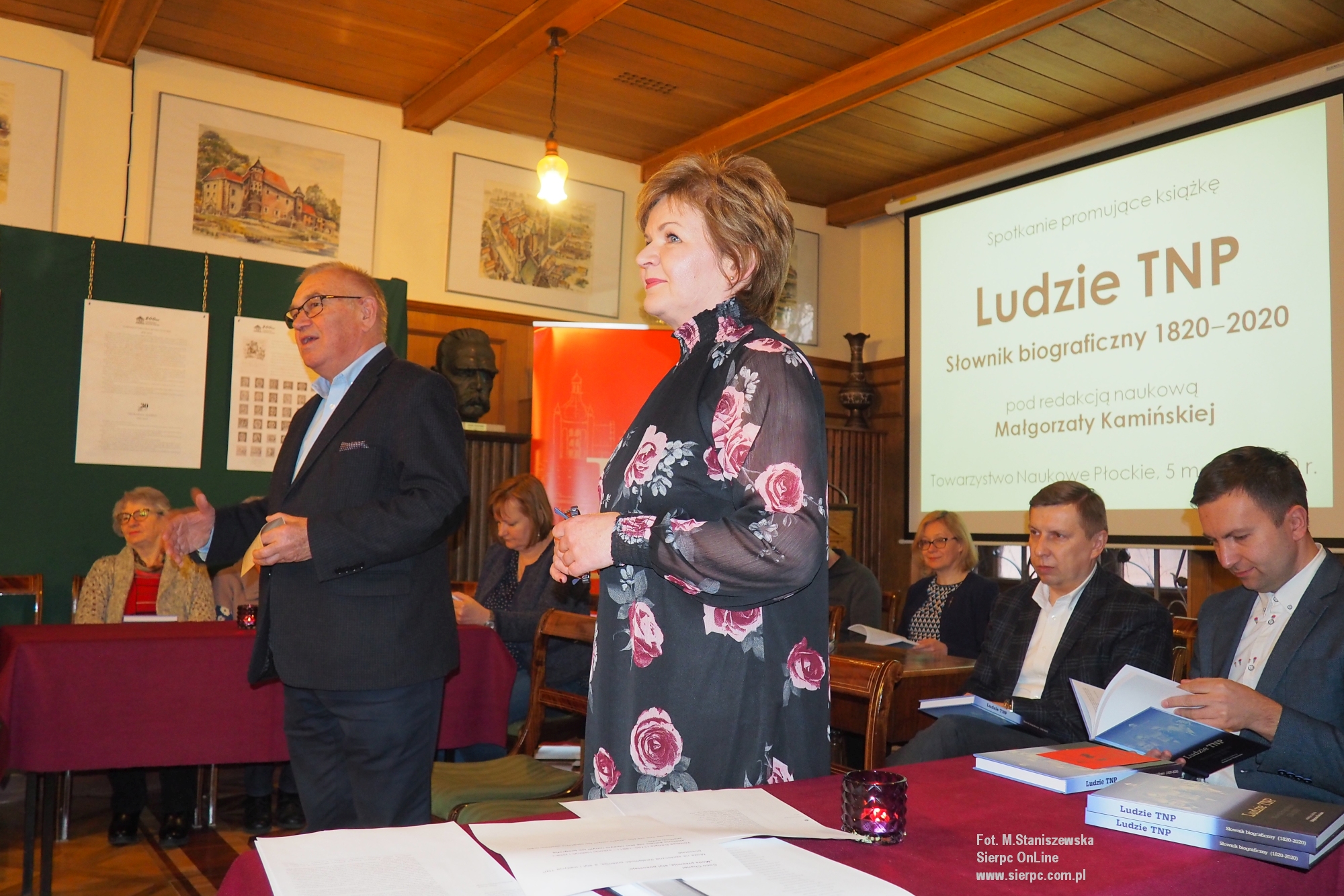 Promocj poprowadzili redaktorka naukowa dr hab. Magorzata Kamiska - Przewodniczca Sekcji Pedagogicznej TNP wsplnie z Prezesem Towarzystwa prof. Zbigniewem Kruszewskim.