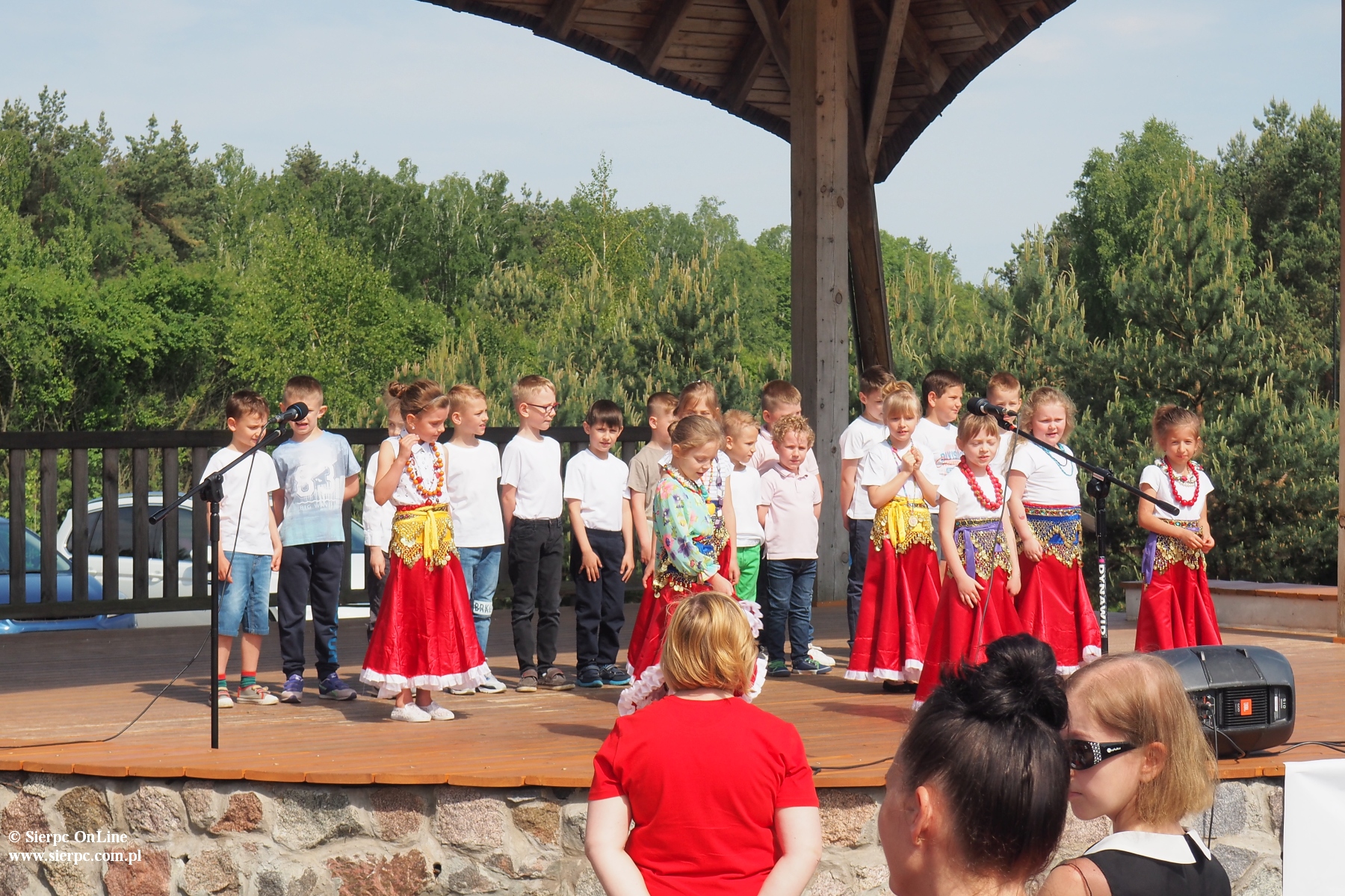 Piknik Rodzinny Miejskiego Przedszkola nr 3 w skansenie. Wystp 6-latkw, 12.05.2018 r.