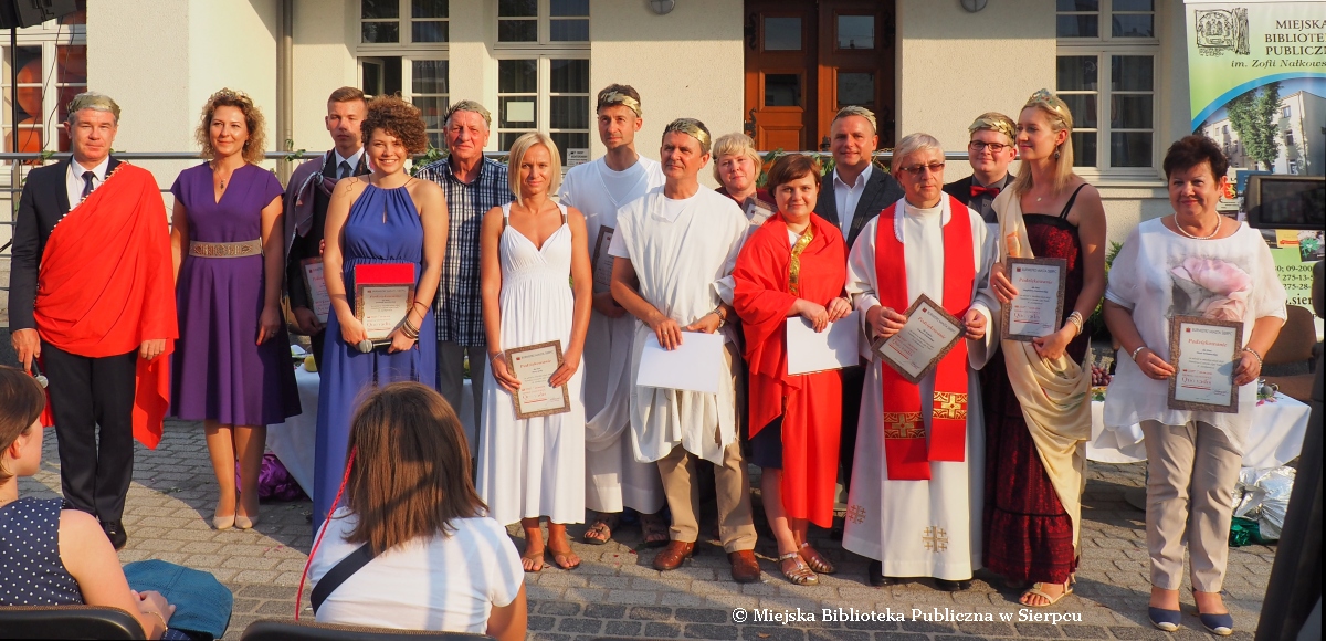 Sierpczanie uczestniczcy w 5. edycji Narodowego Czytania, 3.09.2016 r.