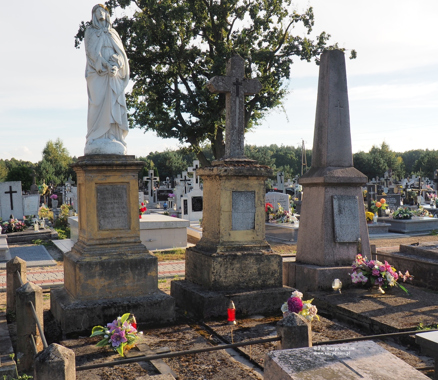 Zabytkowe pomniki na cmentarzu rzymsko-katolickim  we wsi Szczutowo, 16.09.2018&nbsp;r.