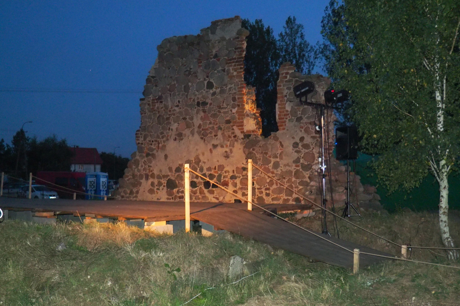 Wrd ruin XIV-wiecznego kocioa w. Krzya w Sierpcu Teatr Dramatyczny z Pocka wystawi spektakl wedug dramatu 