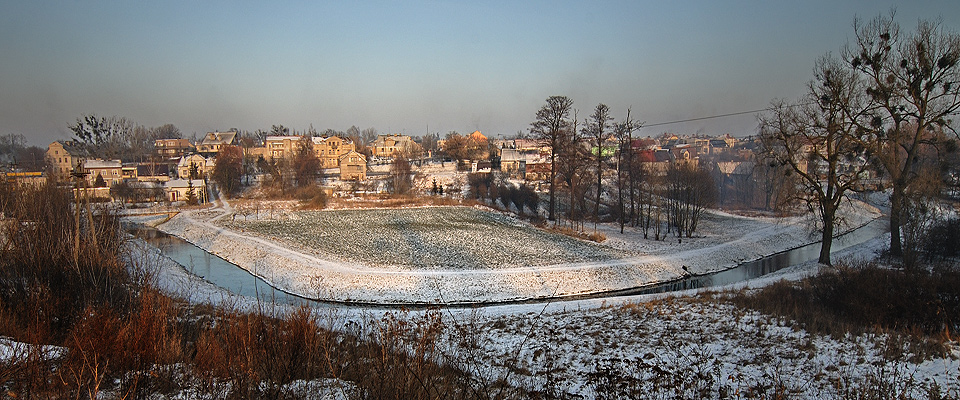 Panorama. Widok na rzek Sierpienic i zabudowania ulicy 11 Listopada, 3.01.2010 r.