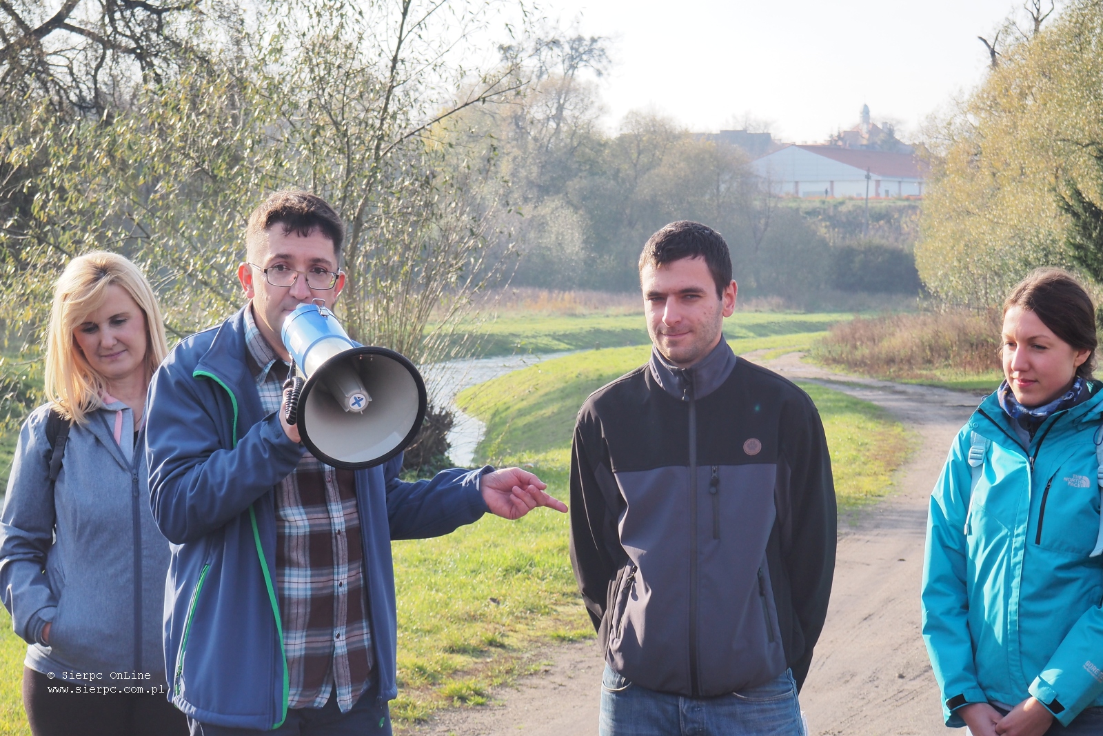 Powitanie grupy przez pomysodawc i organizatora wycieczki - Dariusza Jackowskiego, dyrektora MOSiR, 5.11.2017 r.