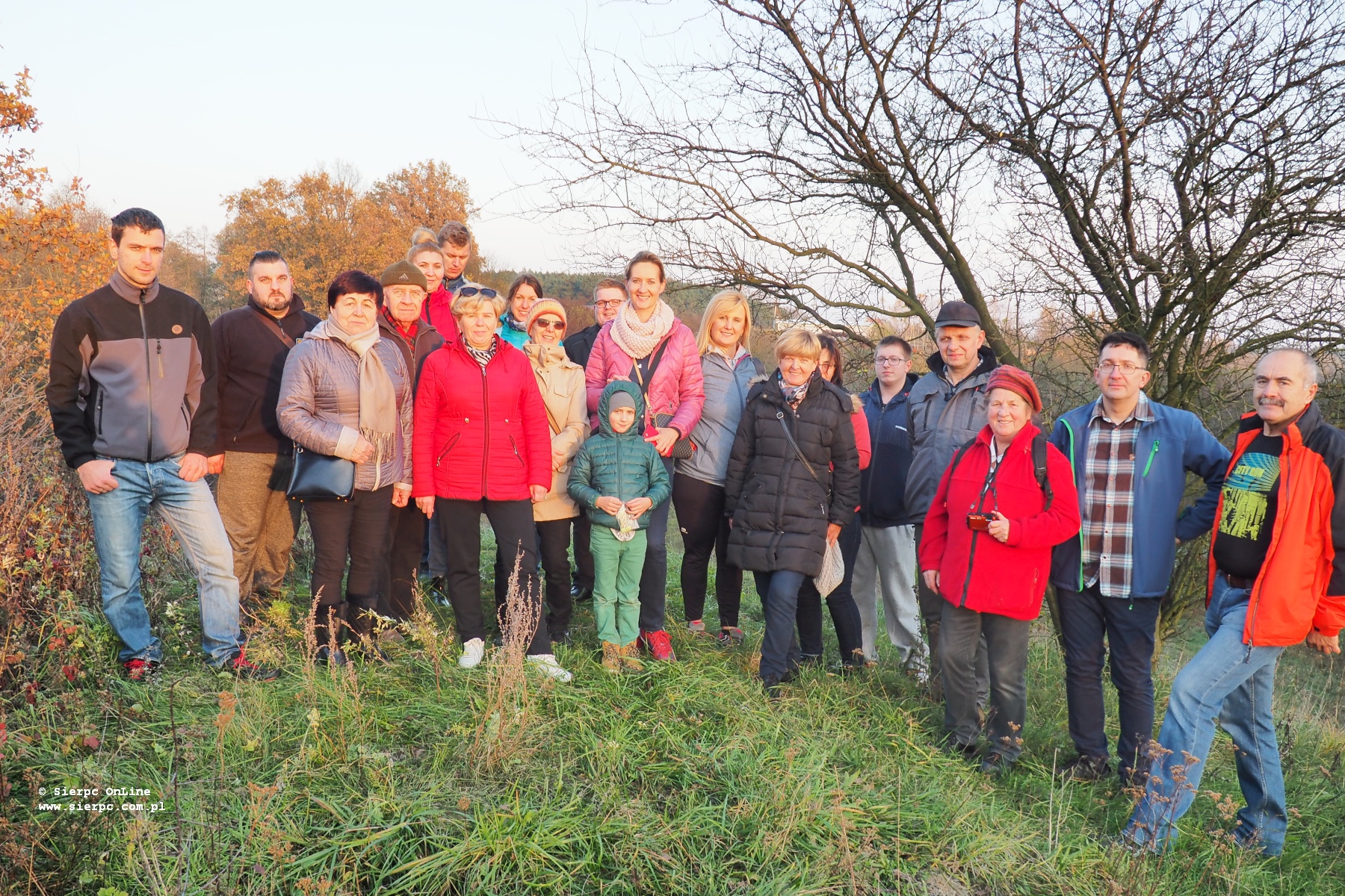 Pamitkowa fotografia uczestnikw i organizatorw wyprawy na szczycie Kokoszki, 5.11.2017 r.