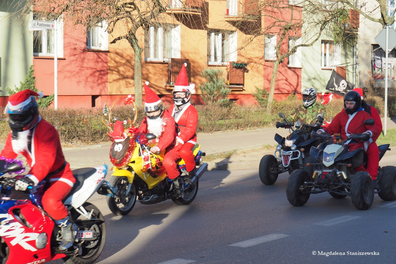 Podobno Mikoaje to tylko na reniferach..., ulica Piastowska w Sierpcu, 6.12.2015 r.