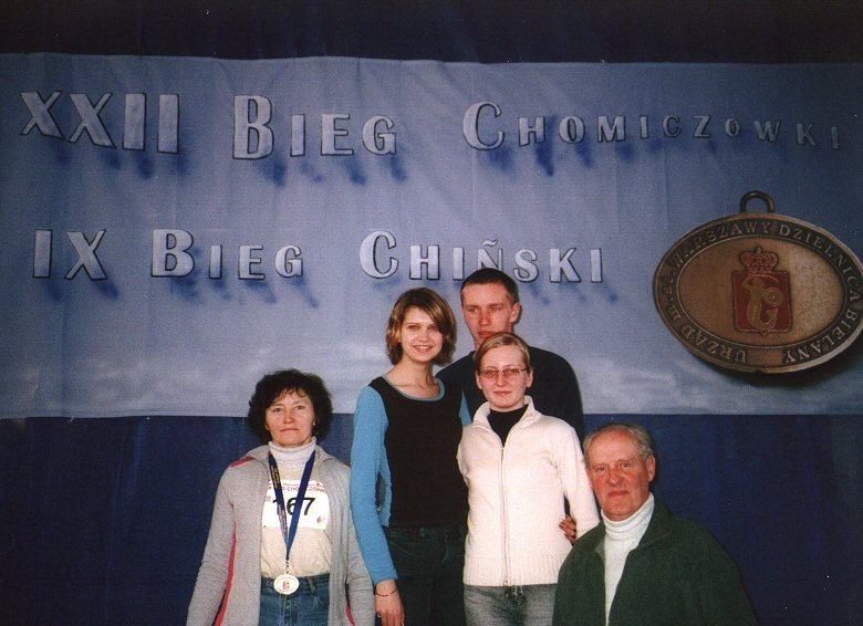 Zawodnicy TKKF <i>Kubu</i> po zawodach, razem z Prezem, Jakubem Grodzickim.