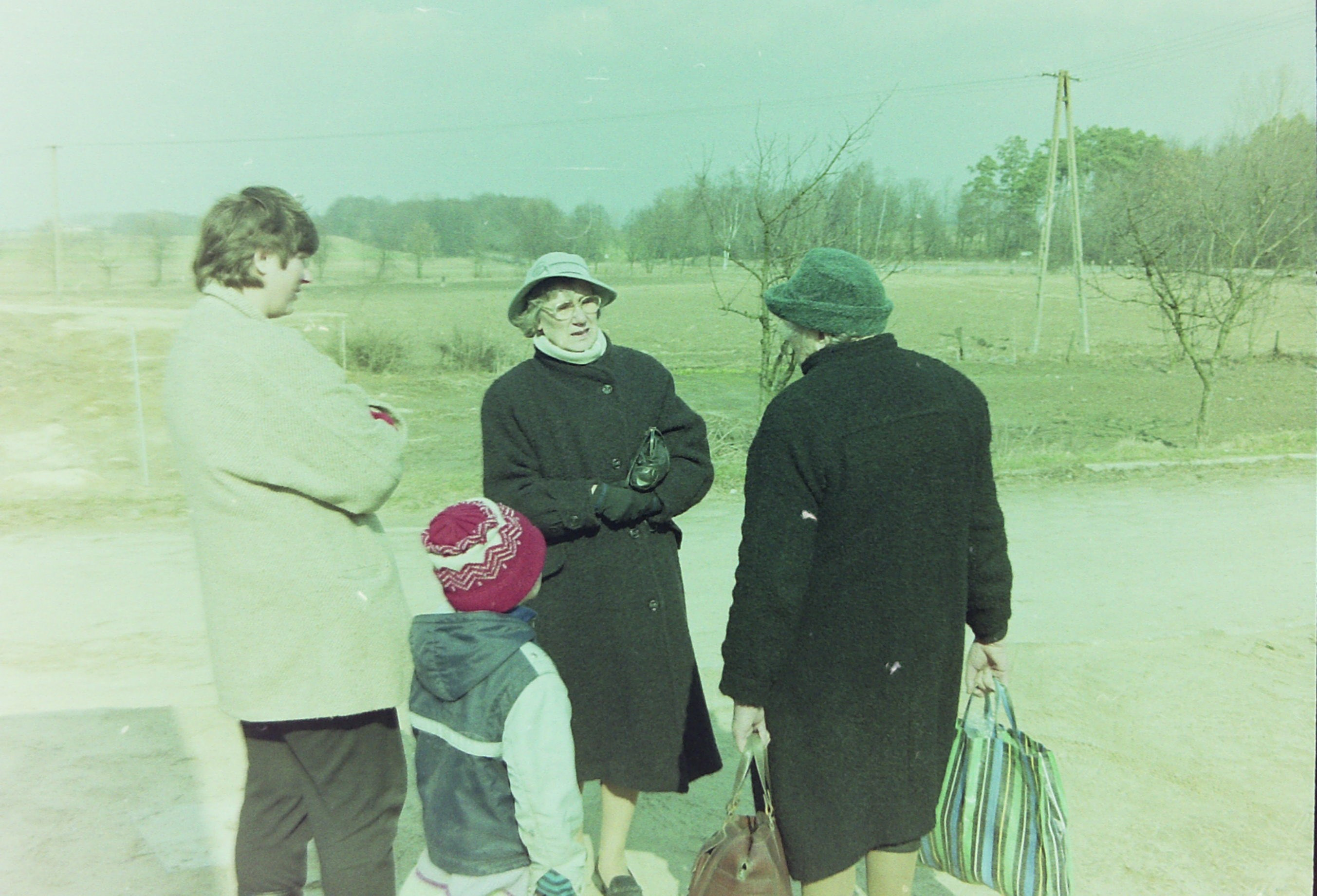 Stefania G�uchowska podczas rozmowy z&nbsp;potomkami swoich uczni�w z&nbsp;Klar, marzec 1998&nbsp;r.