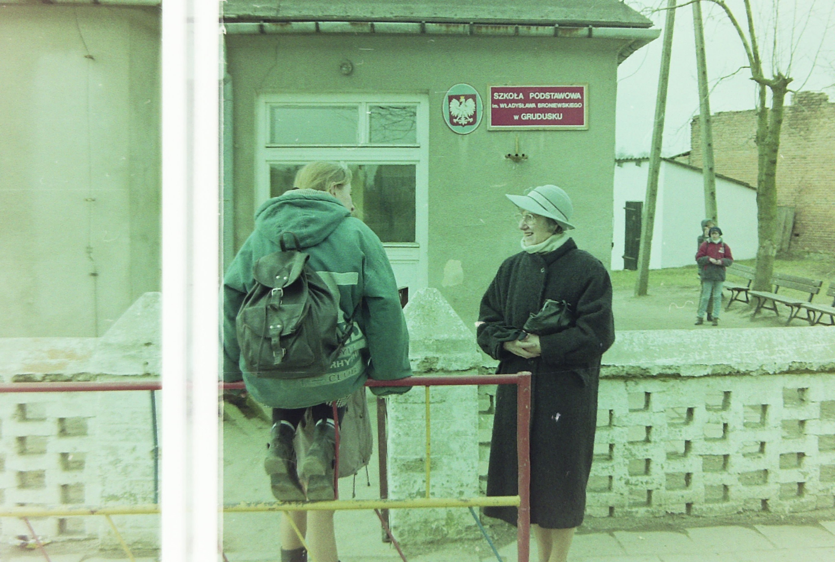 Stefania G�uchowska w&nbsp;rozmowie z&nbsp;mieszkank� Gruduska, 1998&nbsp;r.