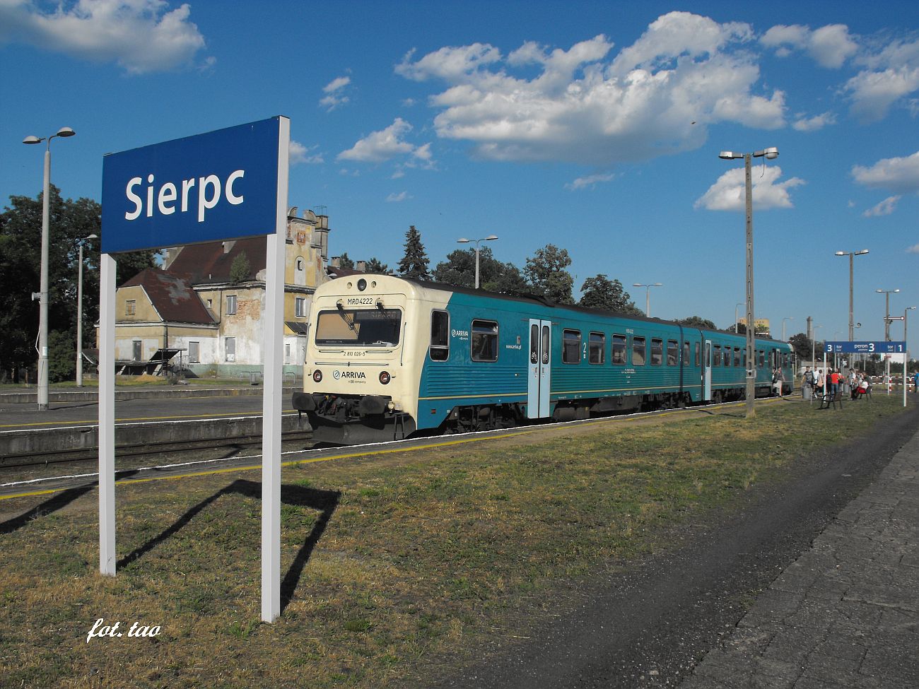 Stacja Sierpc. Pociąg osobowy Arriva gotowy do odjazdu w stronę Torunia, 4.07.2018 r.