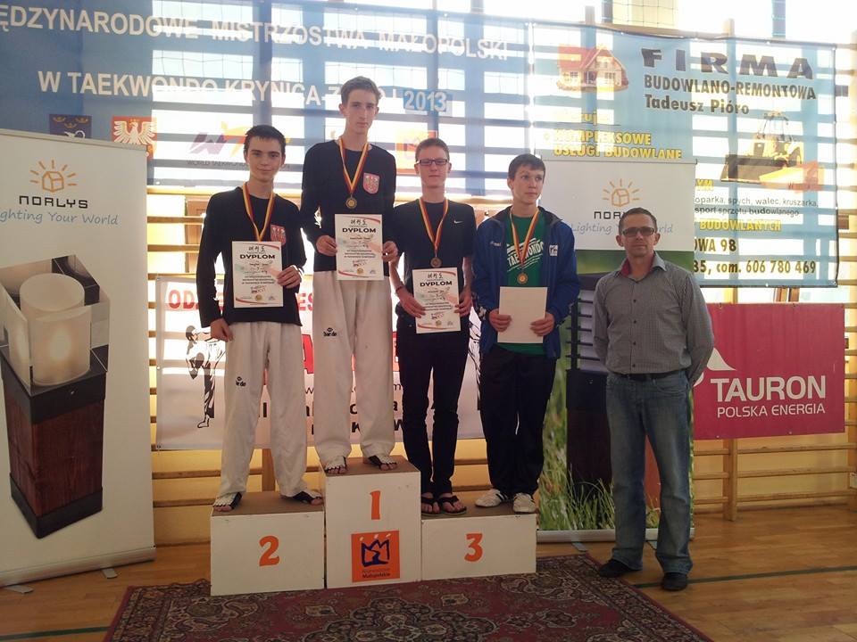 Podium w kategorii wagowej do 64 kg.