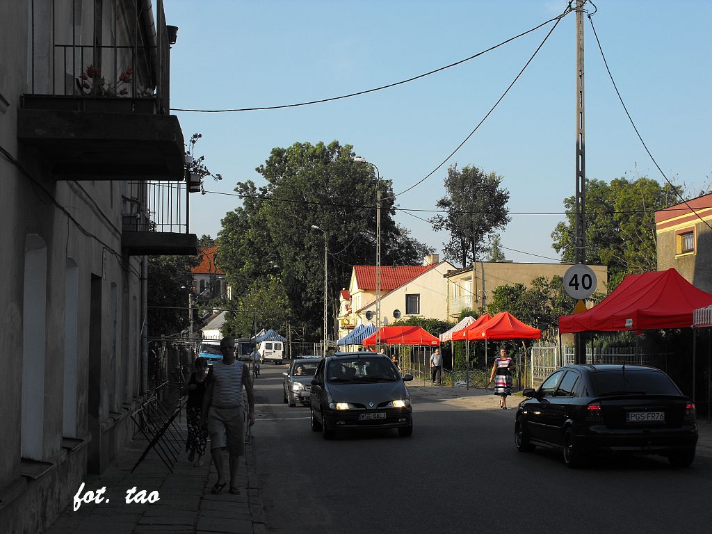 Widok na ul. Wojska Polskiego w sobotni przedodpustowy wieczr, 14.08.2010 r.