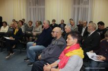 Publiczno spotkania promujcego ksik w Bibliotece Miejskiej, 13.11.2014 r.